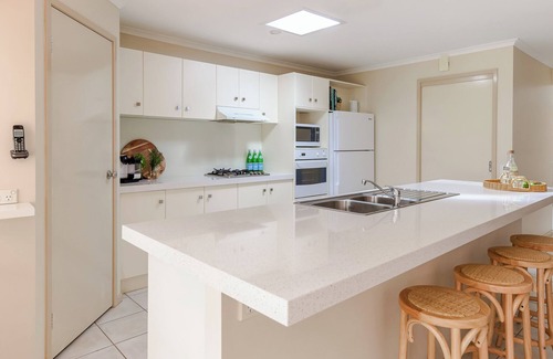 Safety Beach House | Beach Pad - Family friendly large 4 bedroom holiday house - 4pm check out on Sundays*