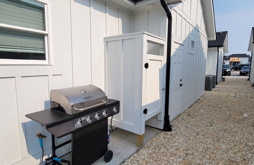 Corolla Village Condo | Beach Paradise: 5-min walk to beach & directly across from Currituck Lighthouse!