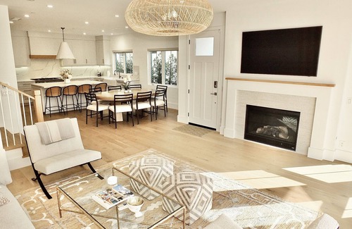 Peninsula House | Beach Paradise - Stunning 3-Story on Long Beach Peninsula! Walk to Beach & More