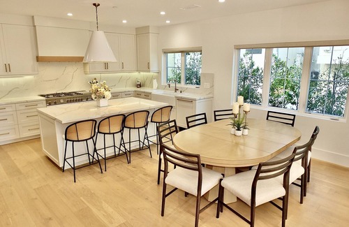 Peninsula House | Beach Paradise - Stunning 3-Story on Long Beach Peninsula! Walk to Beach & More