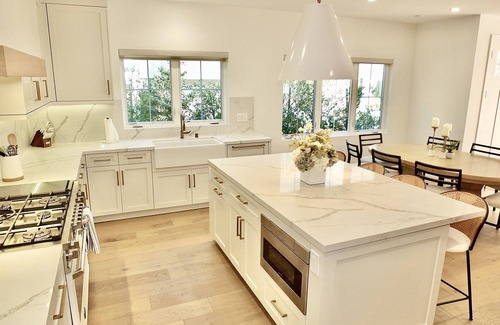 Peninsula House | Beach Paradise - Stunning 3-Story on Long Beach Peninsula! Walk to Beach & More