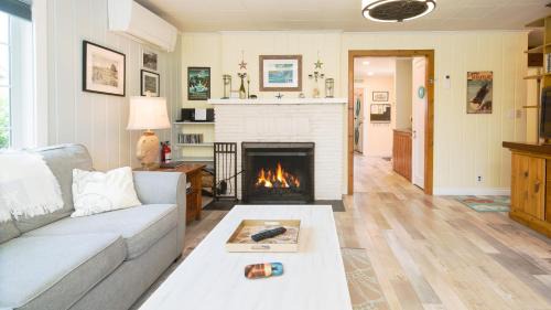 Arch Cape House | Beach Pines Bungalow by AvantStay Classic Cottage Steps to the Beach w Private Yard