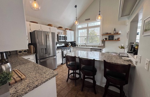 Charlestown House | Beach, Pond, Country? Enjoy all three.