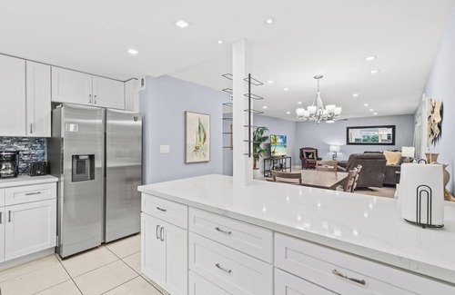 East Fort Lauderdale Condo | Beach, Pool; Las Olas Getaway