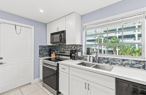 East Fort Lauderdale Condo | Beach, Pool; Las Olas Getaway