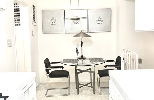 Wilshire Montana Condo | Beach Promenade Hotel Luxury Location