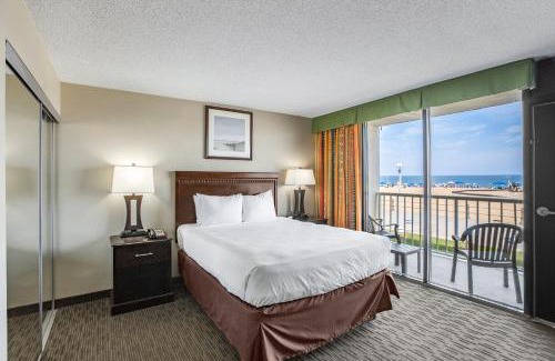 Northeast Virginia Beach Resort | Beach Quarters Resort