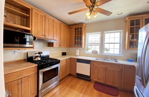 Willoughby Spit House | Beach, Restaurants, Festivals, Yard, Garage 3 bd 2 bath