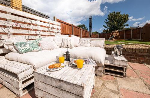 Broadstairs House | Beach Retreat Cottage- huge Garden Child & Dog friendly