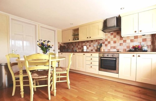 Aberporth Cottage | BEACH RETREAT, romantic, country holiday cottage in Aberporth