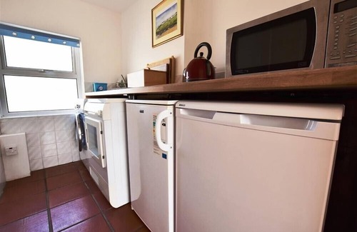 Aberporth Cottage | BEACH RETREAT, romantic, country holiday cottage in Aberporth