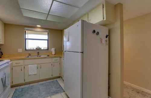 Port Charlotte Condo | Beach Retreat w/Pool & Fishing Dock