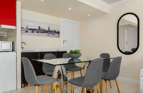 Mouille Point Apartment | Beach Road Apartment with Inverter Mouille Point
