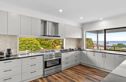 Rhyll House | Beach Road Bliss in Rhyll