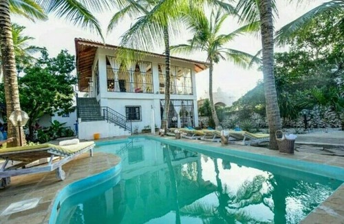 Watamu Villa | Beach road villa