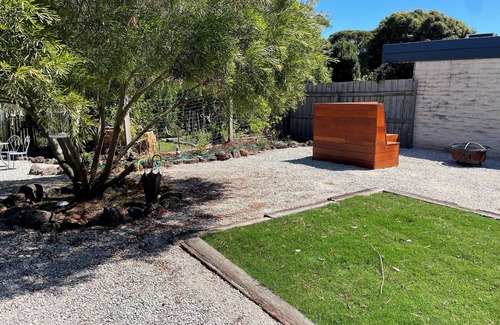 Clifton Springs House | Beach Shack 150m to beach, 10m to Golf course, tranquil pet-friendly & quaint