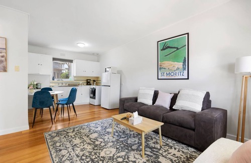 Torquay House | Beach Shack: 2 BR, 1 BA Duplex in Torquay, Sleeps 4