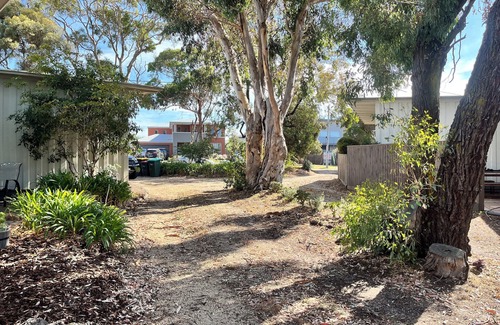 Torquay House | Beach Shack: 2 BR, 1 BA Duplex in Torquay, Sleeps 4