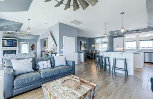 Duck House | Beach Spray | Oceanfront | Private Pool and Hot Tub