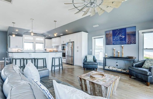 Duck House | Beach Spray | Oceanfront | Private Pool and Hot Tub