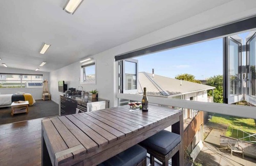 Fitzroy Apartment | Beach Street Studio Near Fitzroy Beach