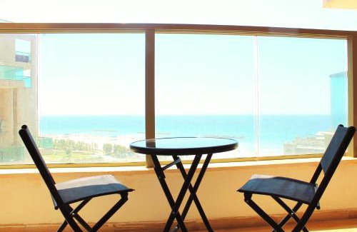 Ashkelon Apartment | Beach Suite Israel - Indoor Pool, Best View, Gym, Massage Chair, Spa ביץ סוייט ישראל - נוף ים מאלף, בריכה מקורה, כיסא מסאז, חדר כושר וספא