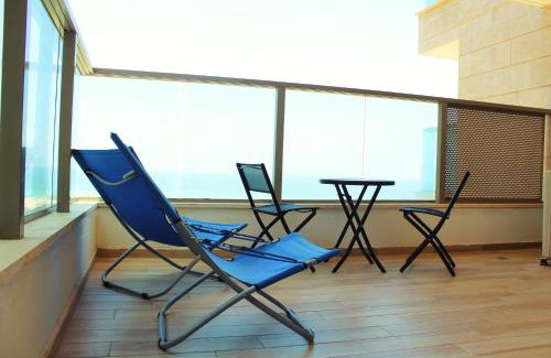 Ashkelon Apartment | Beach Suite Israel - Indoor Pool, Best View, Gym, Massage Chair, Spa ביץ סוייט ישראל - נוף ים מאלף, בריכה מקורה, כיסא מסאז, חדר כושר וספא