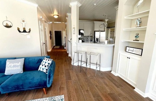 League City House | Beach Themed Oasis with Jacuzzi/Pool close to Kemah Boardwalk, Galveston, Nasa