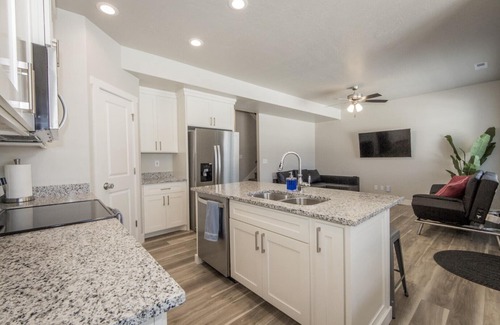 Garden City House | Beach Therapy #39 - Legacy Beach Resort - Lake, Pool and Hot Tub Access!