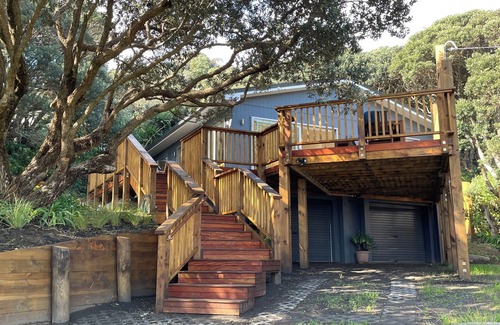 Piha House | Beach-vibe, modern, easy-living house opposite Nth Piha iconic surf beach