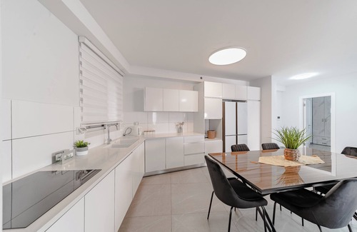 Ashkelon House | Beach vicinity, shopping G-level, parking. Near playground. Shabbat elevatorn