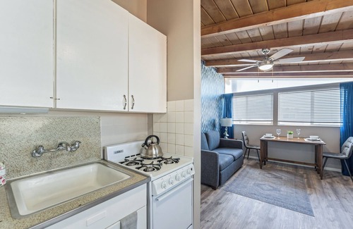 Pierpont Bay Apartment | Beach View Cozy Loft 42 Steps to the beach + AC