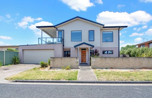 Safety Beach House | Beach View Escape - Close to the Beach & WiFi