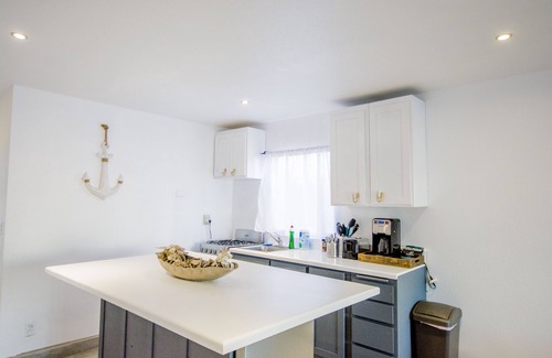 Costa House | BEACH-VIEWS - 4 BDR HOUSE - Sleeps 10 w/Free PKG