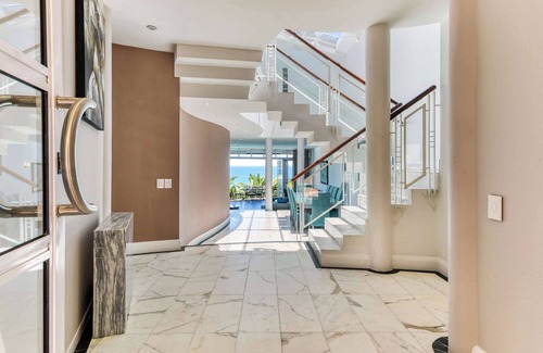 Camps Bay Villa | Beach Villa 1 - Large villa on Camps Bay Beach