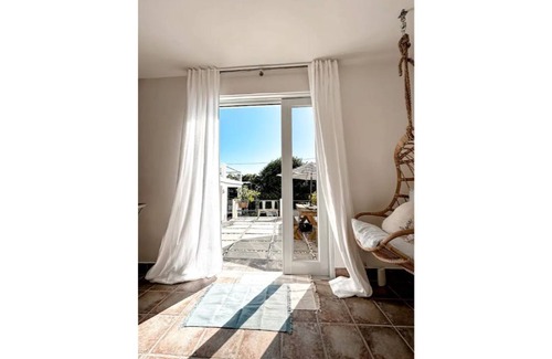 Camino Nuevo House | Beach Villa Mojoneo @ El Cocal. Secluded beach, Rooftop, Jacuzzi, Pool table