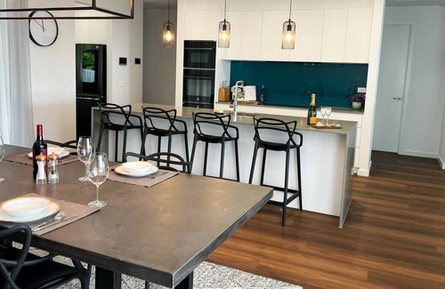 Portarlington House | Beach, Wine, Golf. Perfect