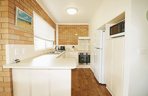 Merimbula Apartment | Beachcomber - Unit 1 Pet Friendly Apartments Located on Fishpen