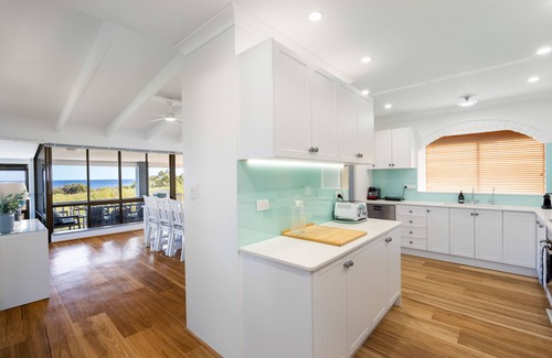 Peppermint Grove Beach House | Beachfront Mansion by Peppy Beach Retreats®