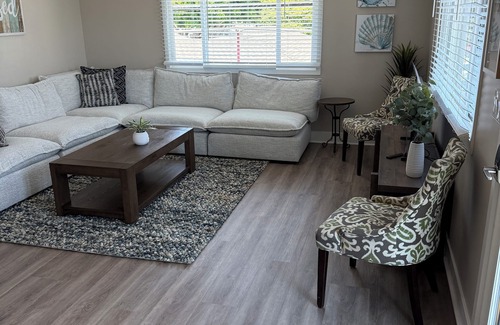 Old Towne Apartment | Beachfront 2-bed, 2-bath unit with AC in Seal Beach