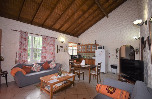 Black Rock Apartment | Beachfront 2 Bedroom FamilyStyle Apartment on Courland Bay with Salt Water Pool