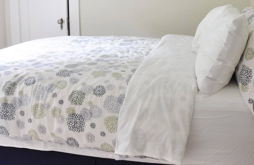 Departure Bay House | Beachfront - 2 Bedrooms, Kids and Pets welcome.
