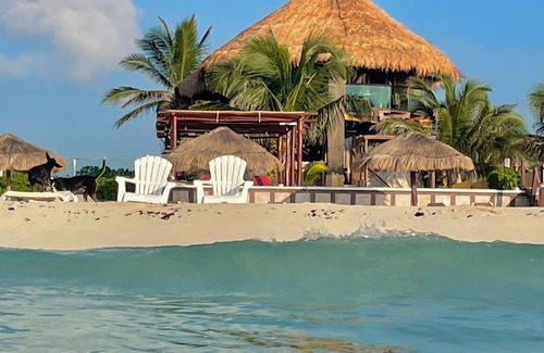 Playa del Secreto House | BeachFront 3 Bdrs. Pool, Wi-Fi,Chef, staff on site sleeps 8