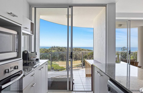 Marcoola Apartment | Beachfront 3-Bed Resort with Stunning Ocean Views