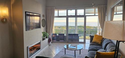 Big Bay Apartment | Beachfront 3-bedroom with Robben Island views