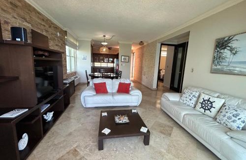 Stella Apartment | Beachfront 5th floor at Pelican Reef