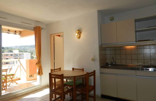 La Faviere Apartment | Beachfront Apt with Pool & Tennis Court in Bormes-les-Mimosas, Sleeps 4
