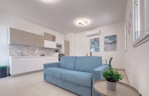 Civitanova Marche Apartment | Beachfront apartment + car