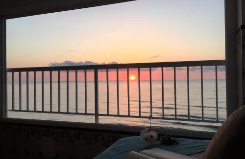 Mareny Barraquetes Apartment | Beachfront and Bright Apartment