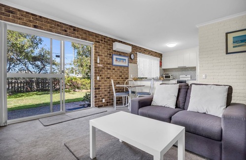 Merimbula Apartment | Beachfront Apartments: Ground floor Fishpen